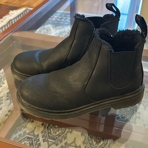 Dr Martens lined Chelsea boot. Excellent new condition.